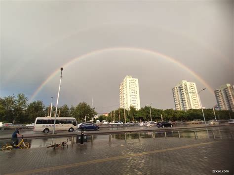 北京暴雨天空有彩虹