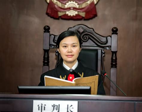 南京江宁法庭女法官