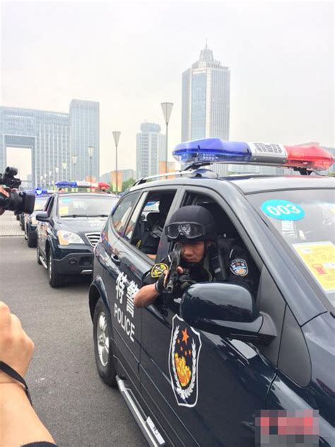 南京警方出动300警力