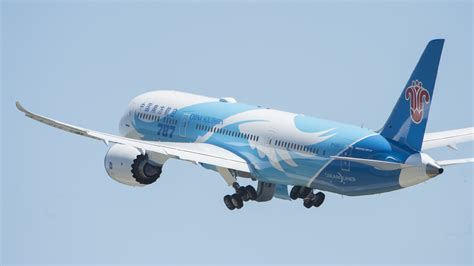 南航787飞机旅客登机视频