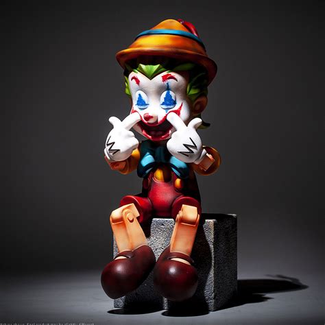 卡通小丑雕塑模型