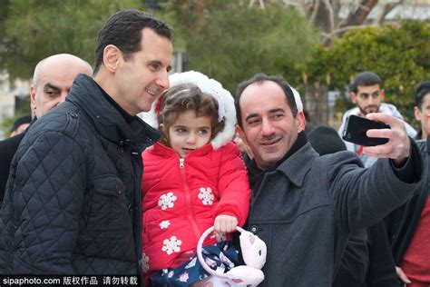 叙利亚总统夫妇带着孩子道别中国