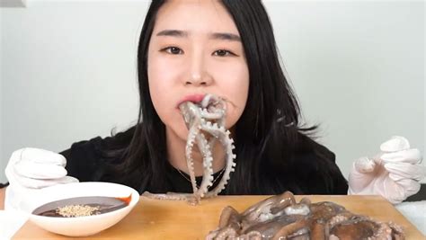 吃活章鱼视频生吃