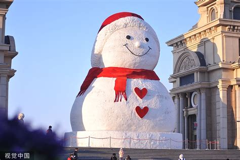 哈尔滨今年冬天的第一个大雪人