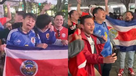 哥斯达黎加球迷围着日本球迷庆祝