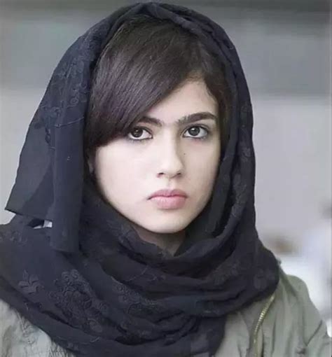 哪个国家让伊朗女性要戴头巾