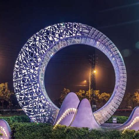 喀什不锈钢月亮圆环雕塑