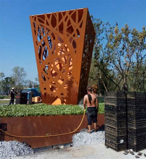 四川景观耐候钢雕塑制作