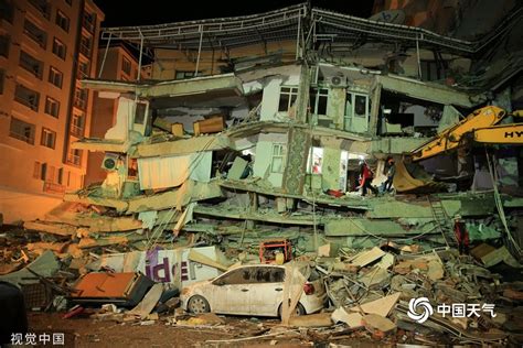 土耳其发生7.8级强震现场照片