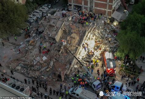 土耳其地震大楼倒塌视频