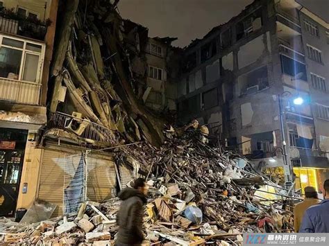 土耳其地震楼房倒塌瞬间