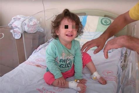 土耳其2岁一女童遭蛇咬后咬死蛇