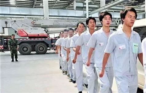 在深圳工厂做工月薪