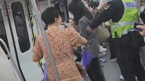 地铁谈女子唱跳骚扰乘客