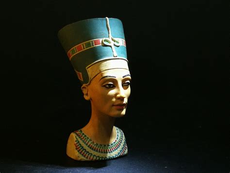 埃及人头雕塑