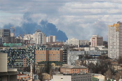 基辅市中心传来巨大爆炸声视频