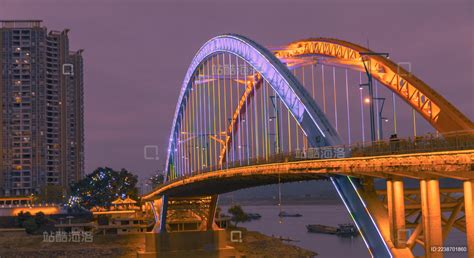 大暴雨彩虹桥图片