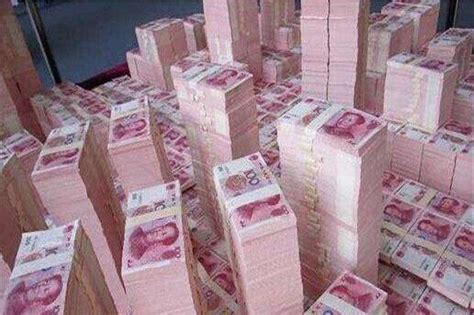 大量现金堆满香港各银行