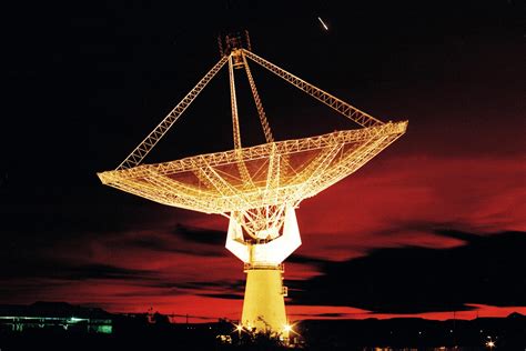 天文学家接收宇宙信号