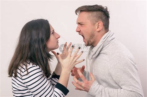 女人和男人爆发争吵后感情会更好