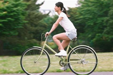 女人梦到自行车很难骑