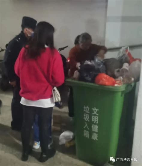 女人被扔垃圾箱报警
