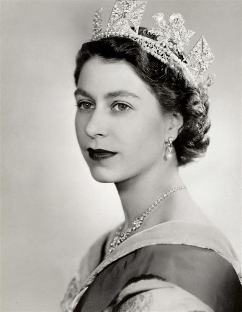 女王年轻时惊艳的照片