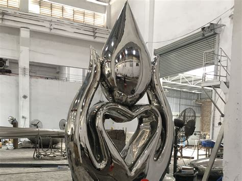 定制不锈钢大型异形雕塑