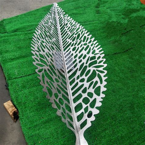 定制不锈钢树叶雕塑