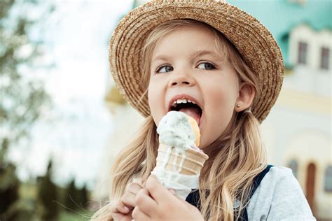 小女孩做梦吃冰淇淋后续