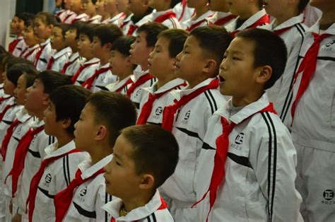 小学生唱国歌合唱比赛