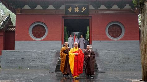 少林寺恢复开放游客期盼已久