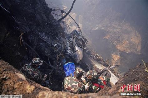 尼泊尔一载72人客机坠毁