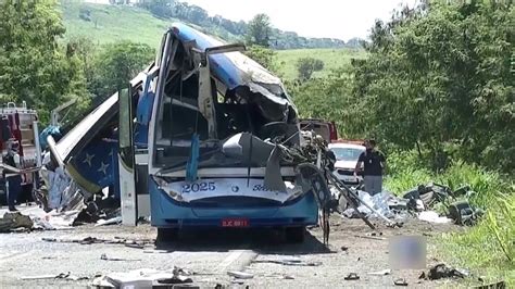 巴西交通事故致12人