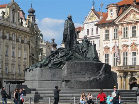 布拉格广场的雕塑