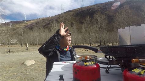 年轻小伙独自驾车去西藏