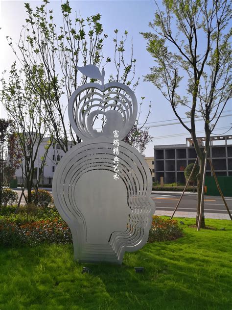广安城市彩色玻璃钢雕塑厂家推荐