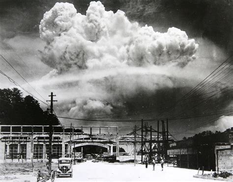 广岛和长崎被扔的是哪两颗原子弹