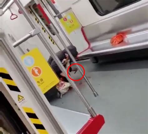 广州地铁发生持刀伤人案