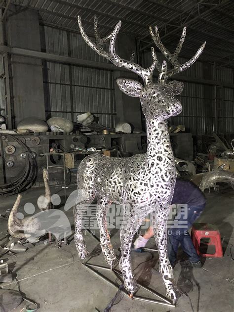 忻州不锈钢镂空鹿雕塑价格