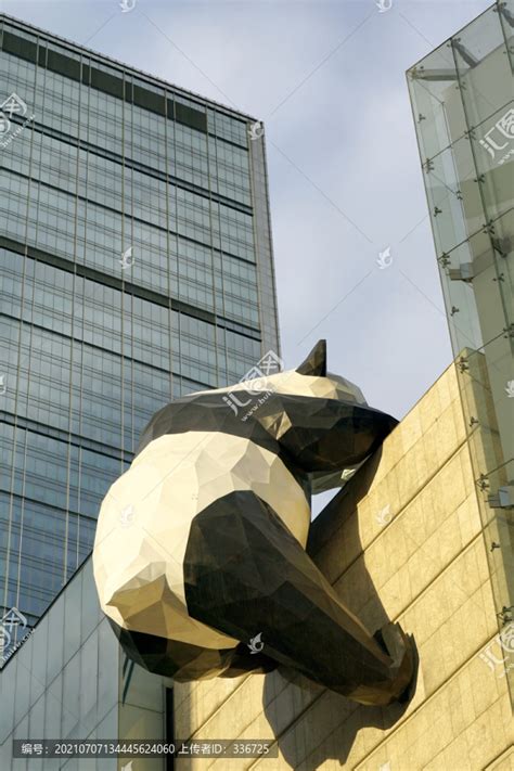 成都国金中心熊猫雕塑