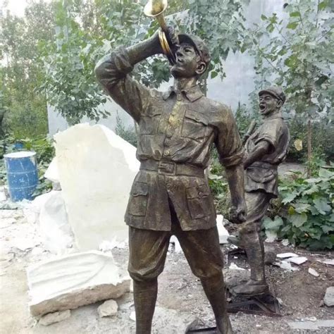 战士雕塑的图片