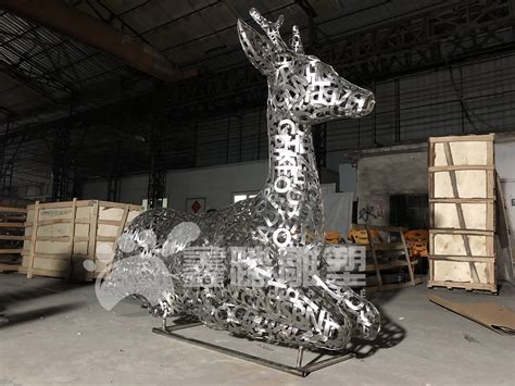 户外不锈钢镂空鹿金属动物雕塑