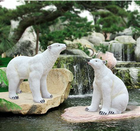 户外雕塑北极熊