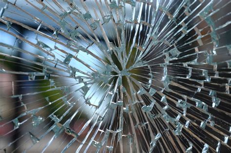 报废的普通玻璃属于危险品吗