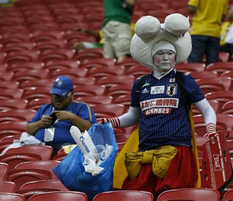 日本球迷集体崩溃