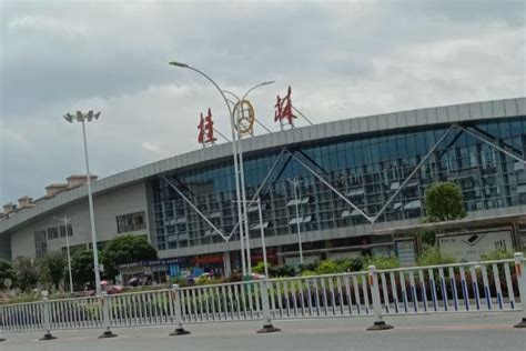 桂林新汽车总站有去阳朔的车吗