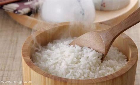 梦见吃大米饭有什么预兆
