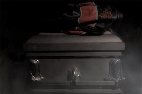 梦见棺材里装着死人是什么兆头
