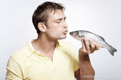 梦见自己吃鱼预兆什么